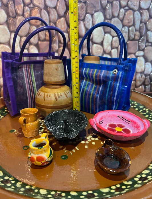 Mexican mini kitchen clay decorations/ Toys bag morralito con jugetes de cocina.